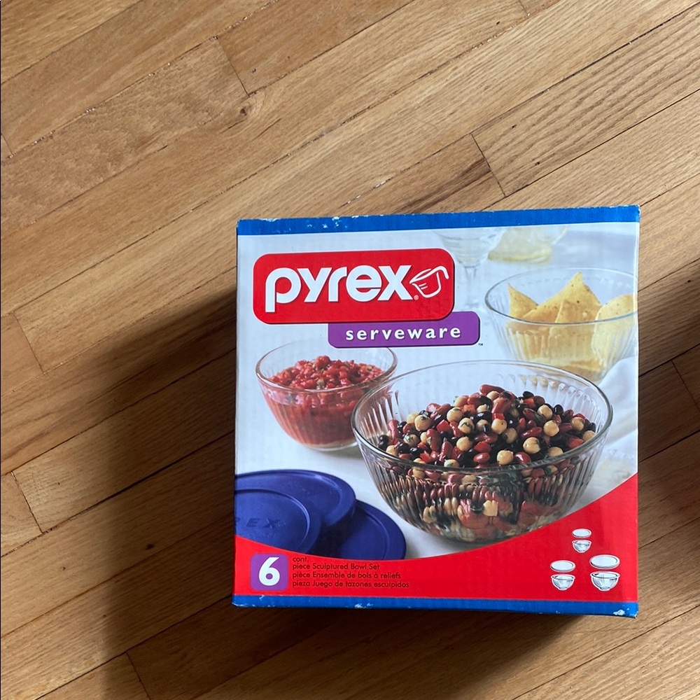 NIB! Pyrex Serveware Glass Bowl Set